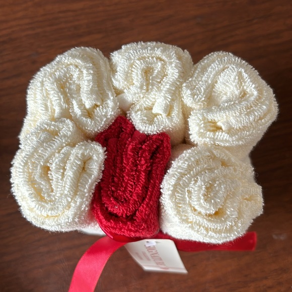 Signature Collection set of 6 Hand Towels NWT Embroidered Cardinals - Picture 5 of 6